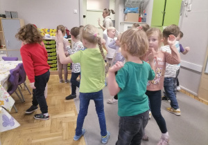 Dzieci na języku angielskim.
