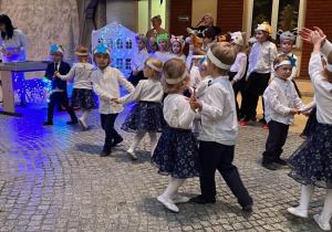 Występ świąteczny dzieci