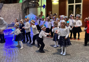 Występ świąteczny dzieci