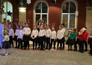 Występ świąteczny dzieci