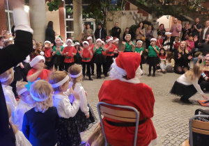 Występ świąteczny dzieci