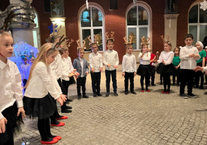 Występ świąteczny dzieci