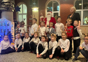 Występ świąteczny dzieci