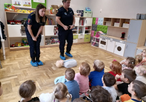 Wizyta straży miejskiej i warsztaty z udzielania pierwszej pomocy