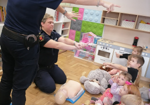 Wizyta straży miejskiej i warsztaty z udzielania pierwszej pomocy