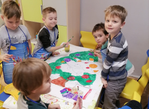 Świąteczne plakaty farbami